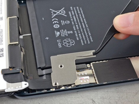 Установка батарейки на iPad Mini | KiberCentre