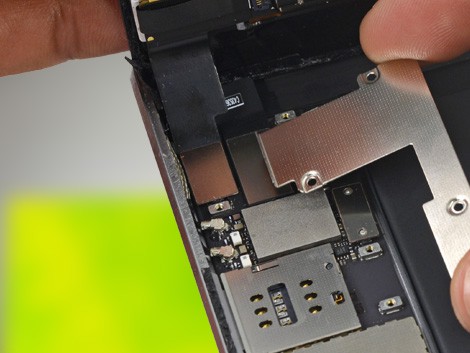 Мастер делает ремонт iPad Mini 4 | KiberCentre