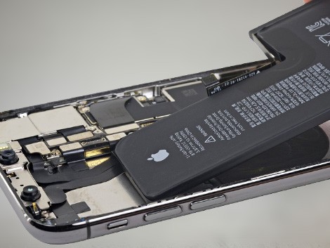 Установка аккумулятора iPhone XS | KiberCentre.ru