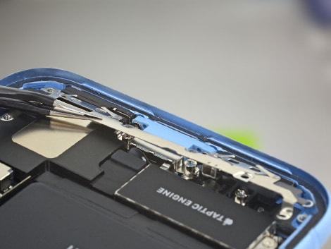 Демонтаж строго разъема зарядки iPhone XR | KiberCentre.ru