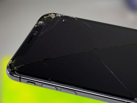 Разбитое стекло iPhone XS