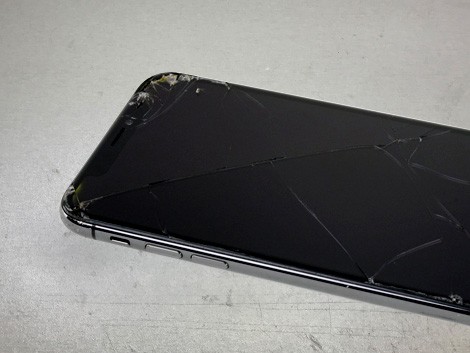 Разбитый iPhone XS Max